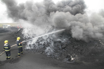 千噸煤炭自燃引關(guān)注，消防及時(shí)滅火保安全，資本投資或轉(zhuǎn)向綠色能源